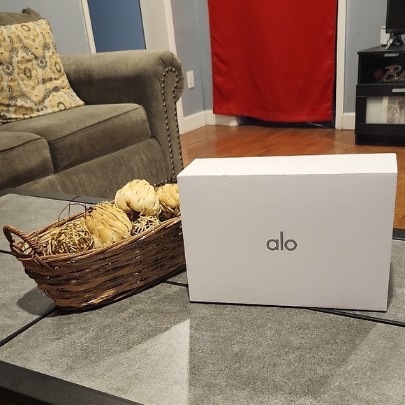 ALO Yoga Other - alo sneakers Box
